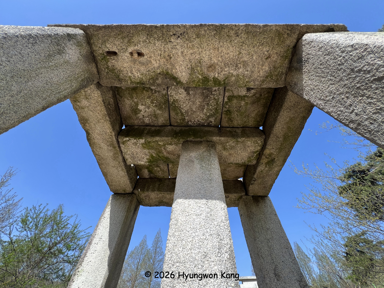 The Goryeo Kingdom's Cheomseongdae in Kaesong, now part of the UNESCO-listed Historic Monuments and Sites of Kaesong in North Korea, stands 247 centimeters tall. Four square granite pillars, together with a central pillar support, uphold eight granite lintels — five supporting lintels with three spanning across them — to form a broad, flat platform. Grooves carved into the summit once anchored a wooden observation structure, allowing it to serve as both an astronomical and meteorological observatory for the Goryeo court. (Hyungwon Kang)