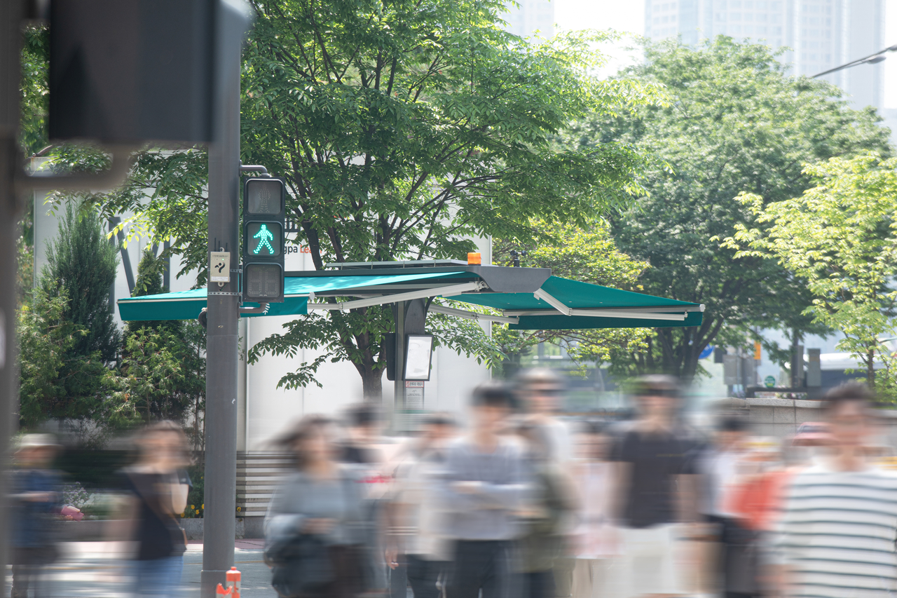 A street in downtown Seoul. (Getty Images Bank)