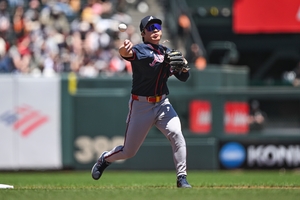 Braves' Kim Ha-seong out with finger injury