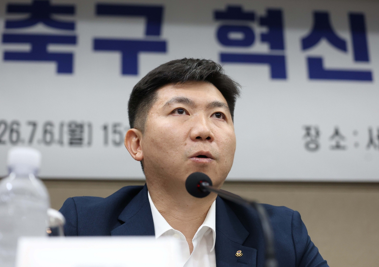 President of the Korean Sport and Olympic Committee Ryu Seung-min speaks at the K-Football Innovation Committee, Seoul, Monday. (Yoon Chang-bin/The Korea Herald)