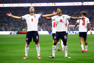 England hands Mexico its first World Cup loss at Estadio Azteca, winning 3-2 to reach quarterfinals