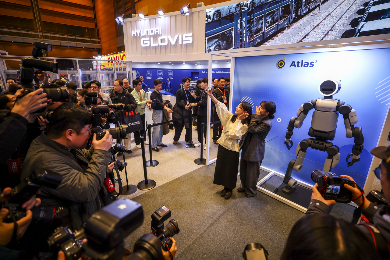 Humanoid robot 'Atlas' by Boston Dynamics, an affiliate of Hyundai Motor Group, on display (Newsis)