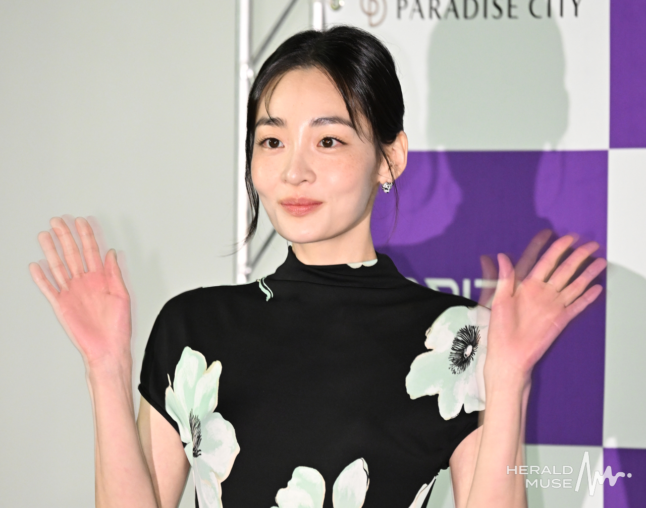 [헤럴드뮤즈=윤병찬 기자] 7일 오전 서울 용산구 CGV 용산아이파크몰점에서 ‘제5회 청룡시리즈 어워즈 핸드프린팅’ 행사가 진행됐다.