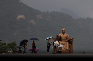 Rough seas, stormy weather loom as Korea feels effects of Super Typhoon Bavi