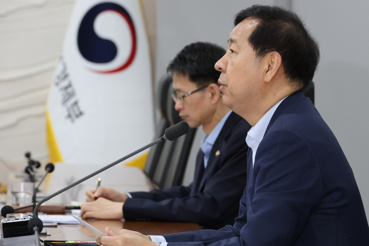 Finance Minister Koo Yun-cheol speaks during a meeting held in the central city of Sejong on Friday. (Yonhap)