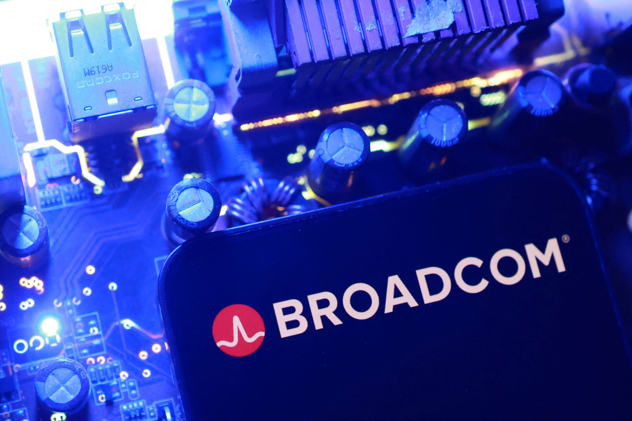 Broadcom extends Apple partnership, to supply new custom chips through ...