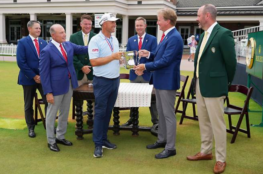Padraig Harrington poses with the trophy after winning the US Senior Open at Scioto Country Club in Columbus, Ohio, on Sunday.   (AFP-Yonhap)