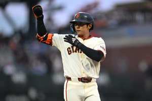 Lee extends hitting streak to five games as Giants rout Blue Jays; Song goes hitless in Padres loss