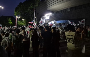 More Koreans identify as liberal, but nonpartisans remain largest group