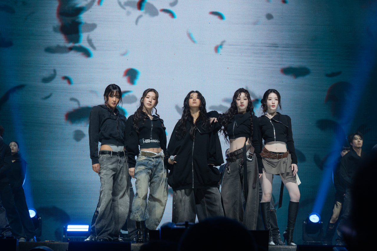 I-dle performs