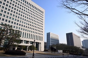 [단독] 검찰, ‘횡령’ 한국토지신탁 회장 수사 속도…직원 참고인 조사·임직원 수재 혐의도 수사선상 [세상&]