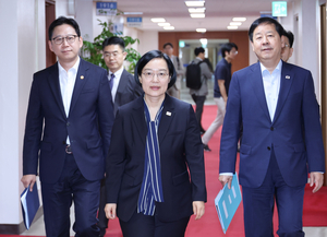 실패·청년·회복...한성숙 총리, 중기부 떠나며 남긴 '세 권의 책' - 뉴스 썸네일 이미지