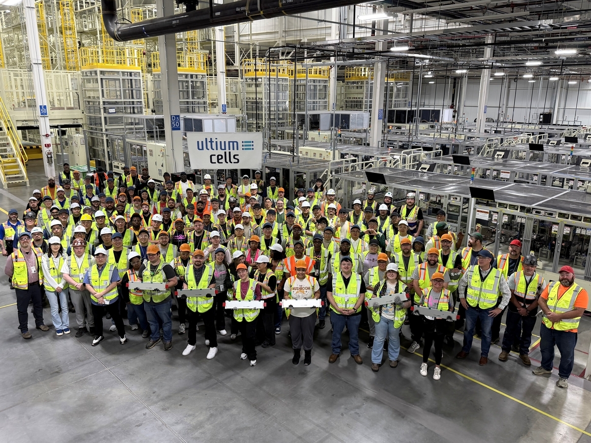 Workers at Ultium Cells, the US battery joint venture between LG Energy Solution and General Motors, celebrate the start of mass production of lithium iron phosphate battery cells for energy storage system applications at the company’s Tennessee plant on Tuesday. (Ultium Cells)