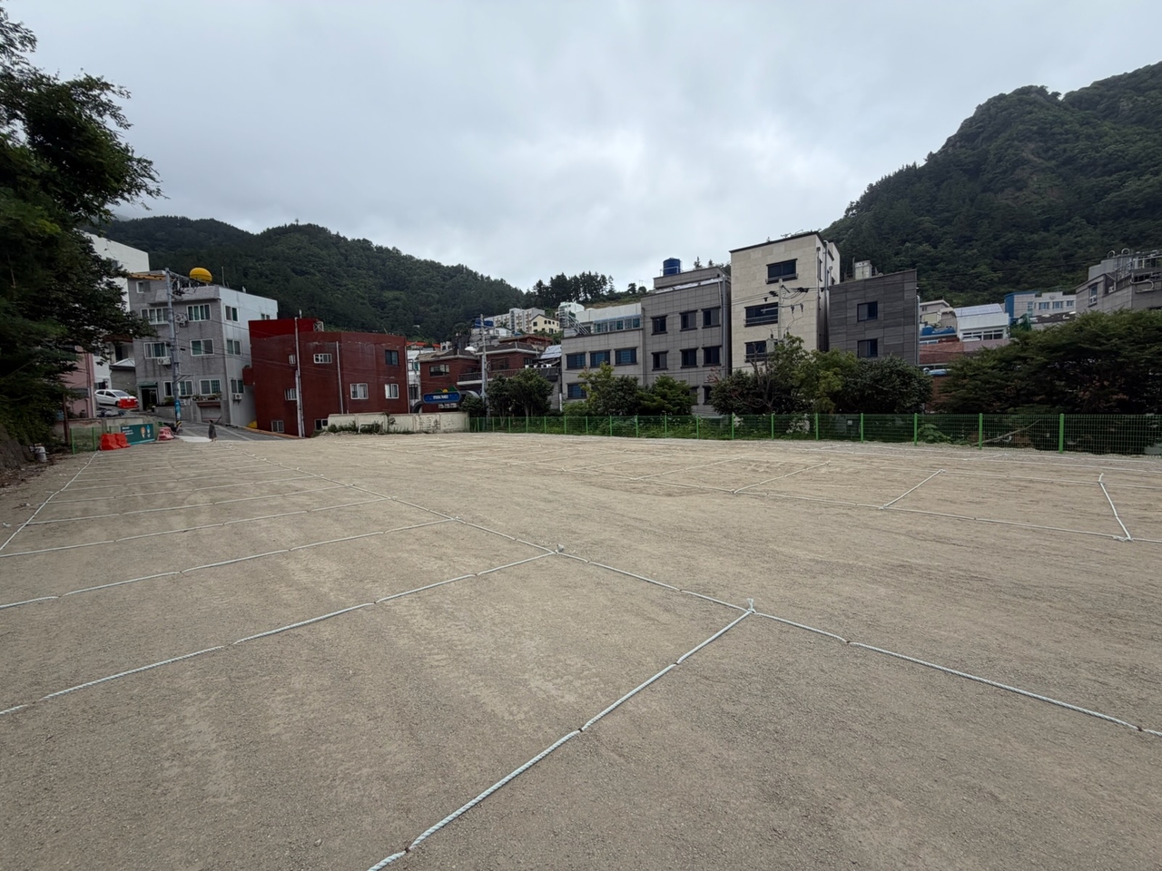 울릉학생체육관부지 임시공영주차장 모습.[울릉군 제공]