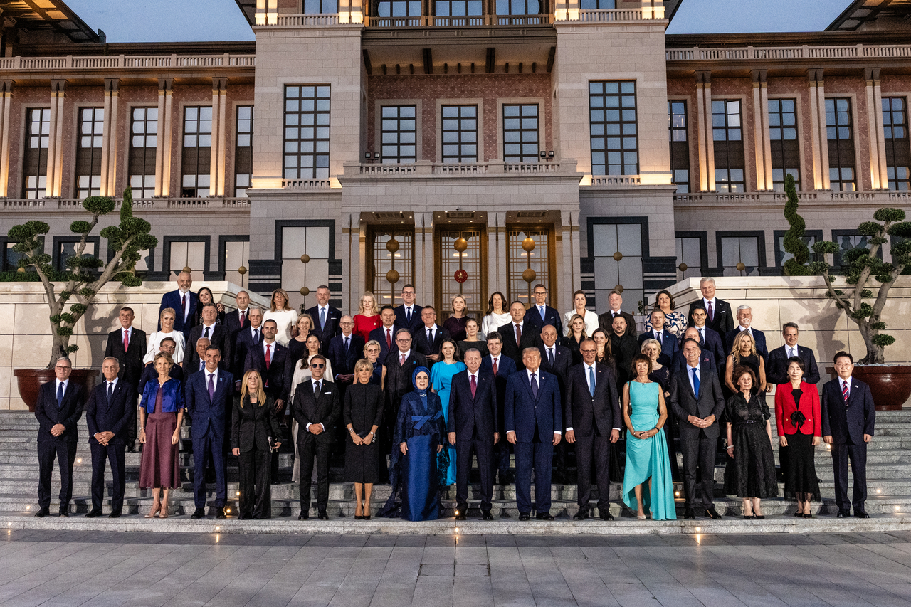 President Lee Jae Myung (first row, right) and first lady Kim Hea Kyung (second from right) pose for a photo with other leaders and spouses during an official welcome dinner hosted by Turkish President Recep Tayyip Erdogan and first lady Emine Erdogan at the presidential palace in Ankara, Turkey, Tuesday. (NATO via Yonhap)