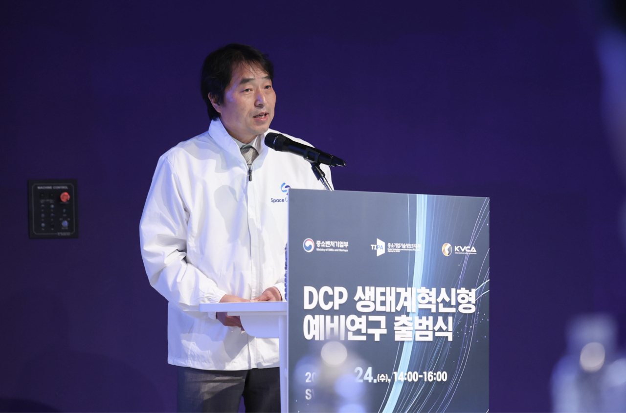 SpaceLynTech CEO Yoon Hak-soon presents at the launch ceremony for the Deep Tech Challenge Project ecosystem innovation preliminary research on June 24. [SpaceLynTech]