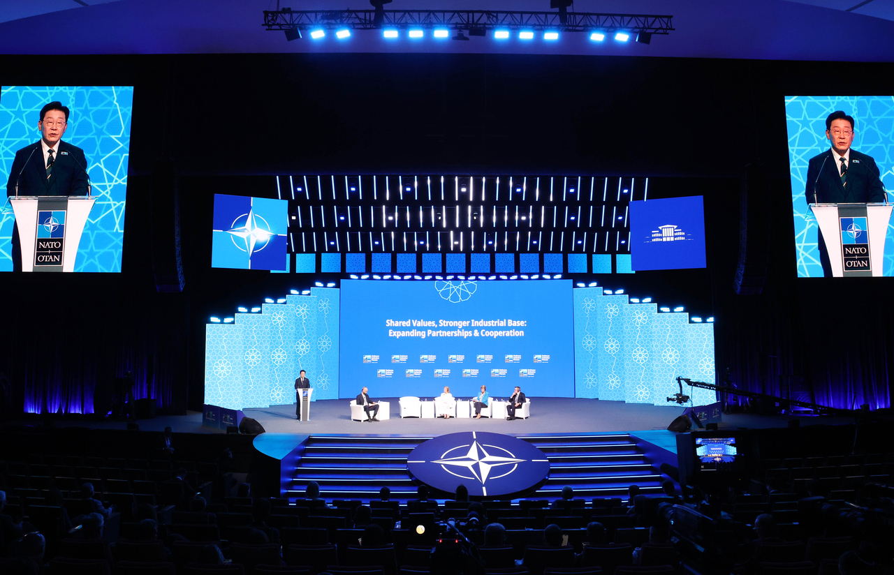 President Lee Jae Myung delivers a keynote speech at the NATO Summit Defense Industry Forum at the Ankara Convention Center in Turkey on Tuesday. (Yonhap)