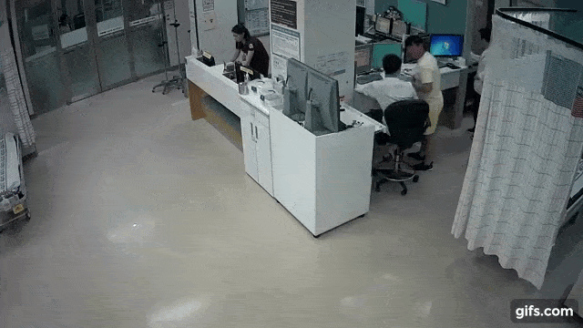 CCTV footage shows an emergency physician being assaulted by an intoxicated patient in 2018 at a hospital in Iksan, North Jeolla Province. (Courtesy of the hospital)