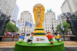 136만개 블럭으로 만든 8.5ｍ 레고 월드컵 트로피…‘숨겨진 비밀’ 있다