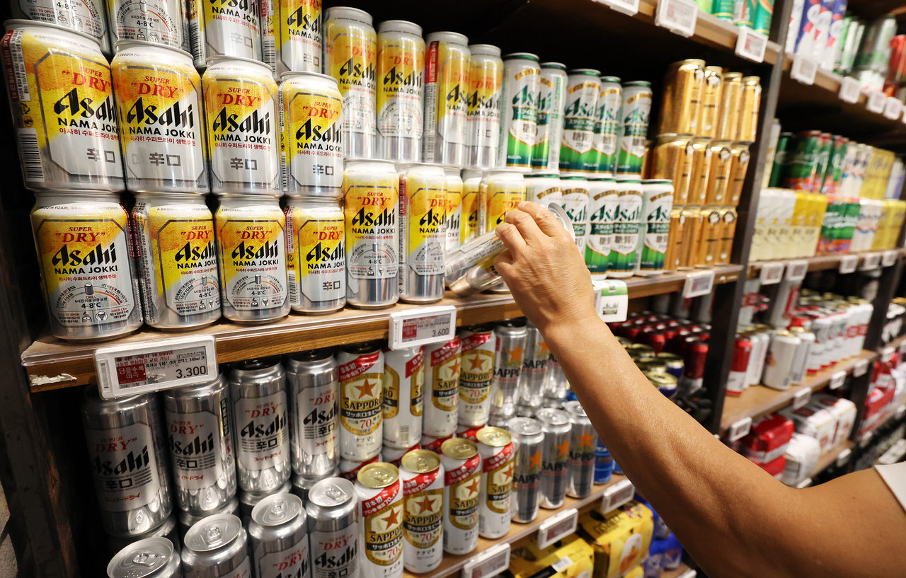Japanese beer is displayed at a supermarket in Seoul on May 5. (Yonhap)