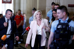 Le Pen says she'll run for French presidency next year despite court-ordered monitor