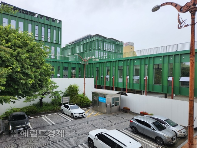 순천시 신청사가 10월 입주를 목표로 마무리 공사가 한창이다. /박대성 기자.