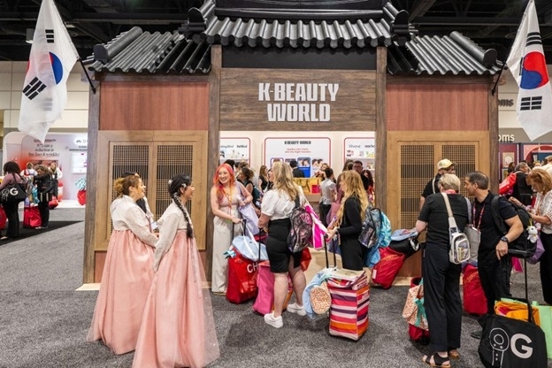 Landing International's K-Beauty World booth at the Ulta Beauty Field Leadership Conference in Orlando, Florida, showcasing K-beauty innovation (Landing International)