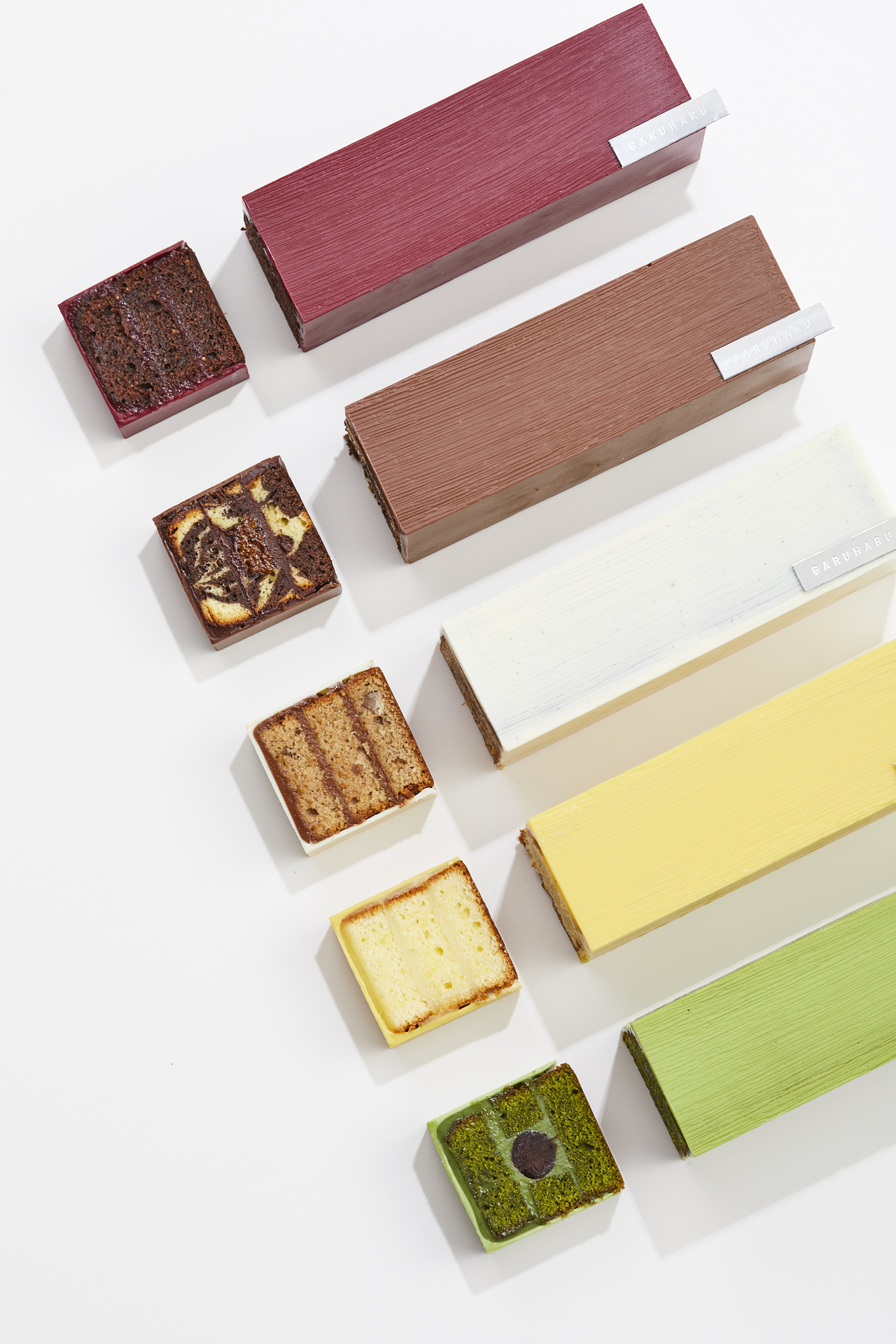 Travel cake created by Chef Yun Eun-young for Accor's Emblems Collection (Garuharu)