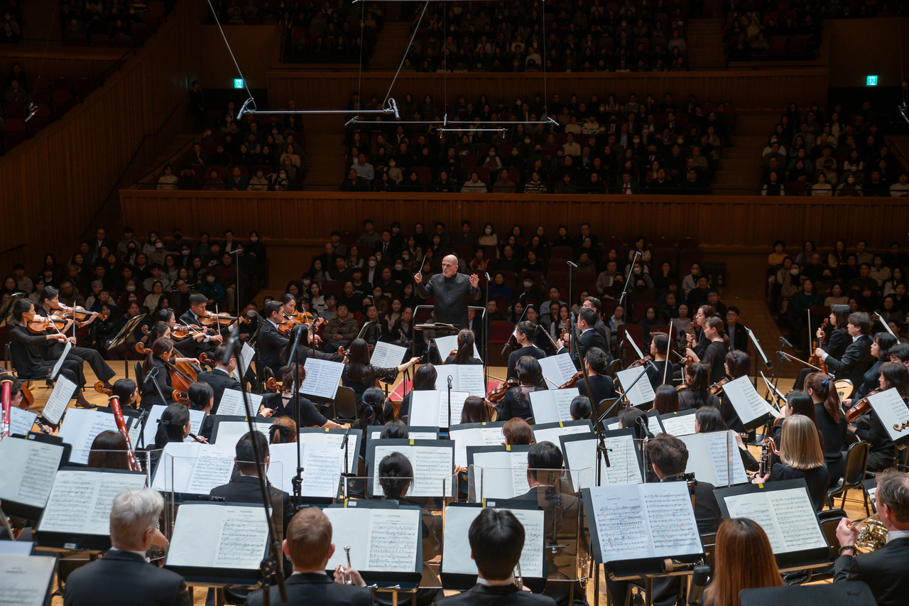Seoul Philharmonic Orchestra and Music Director Jaap van Zweden [Seoul Phil]