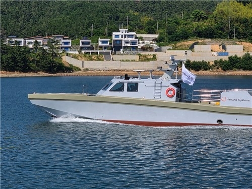 An unmanned surface vehicle developed by Hanwha Systems Co. conducts sea trials on Thursday. (Hanwha Systems Co.)