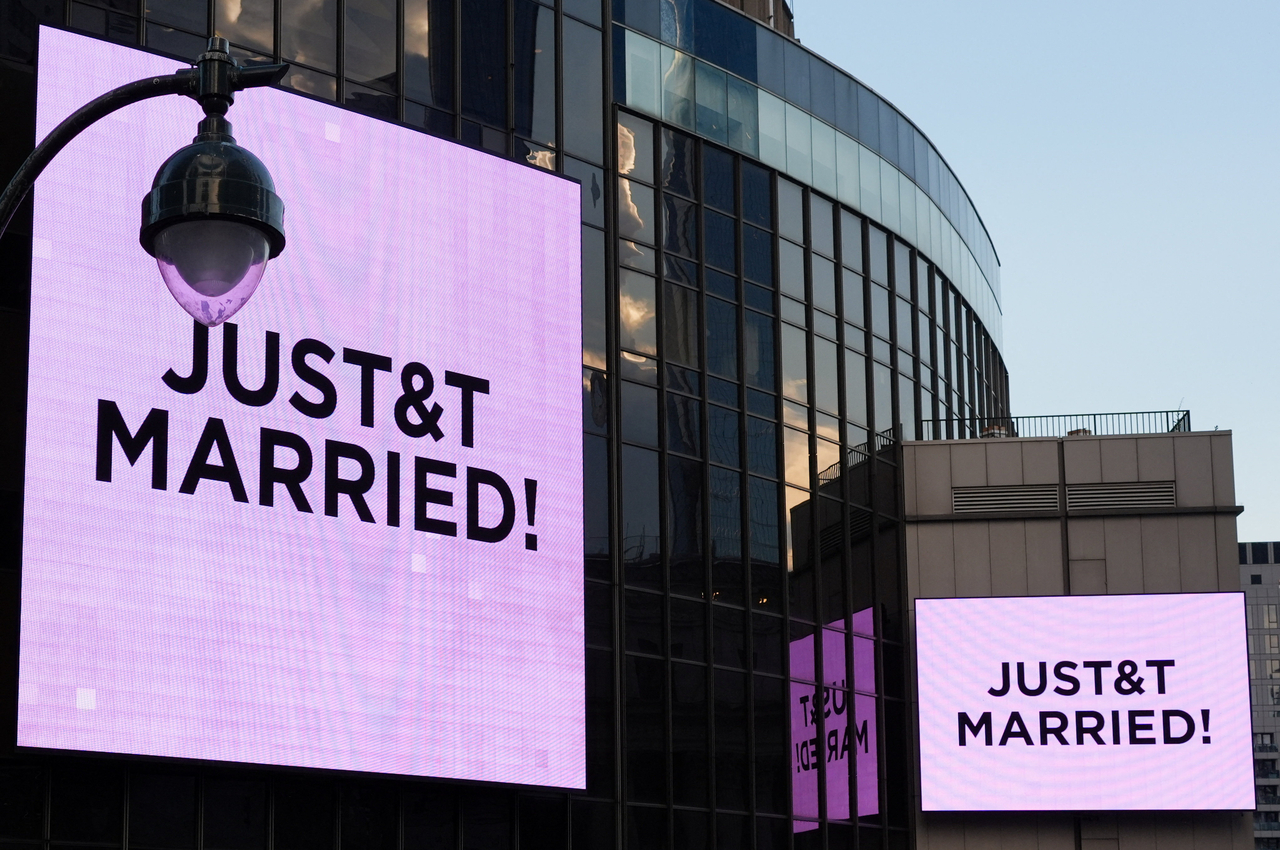 Screens display a message referencing singer Taylor Swift and NFL player Travis Kelce outside Madison Square Garden on July 3.   Reuters-Yonhap