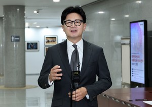 Han Dong-hoon denies Ahn’s testimony over martial law night, warns of legal action