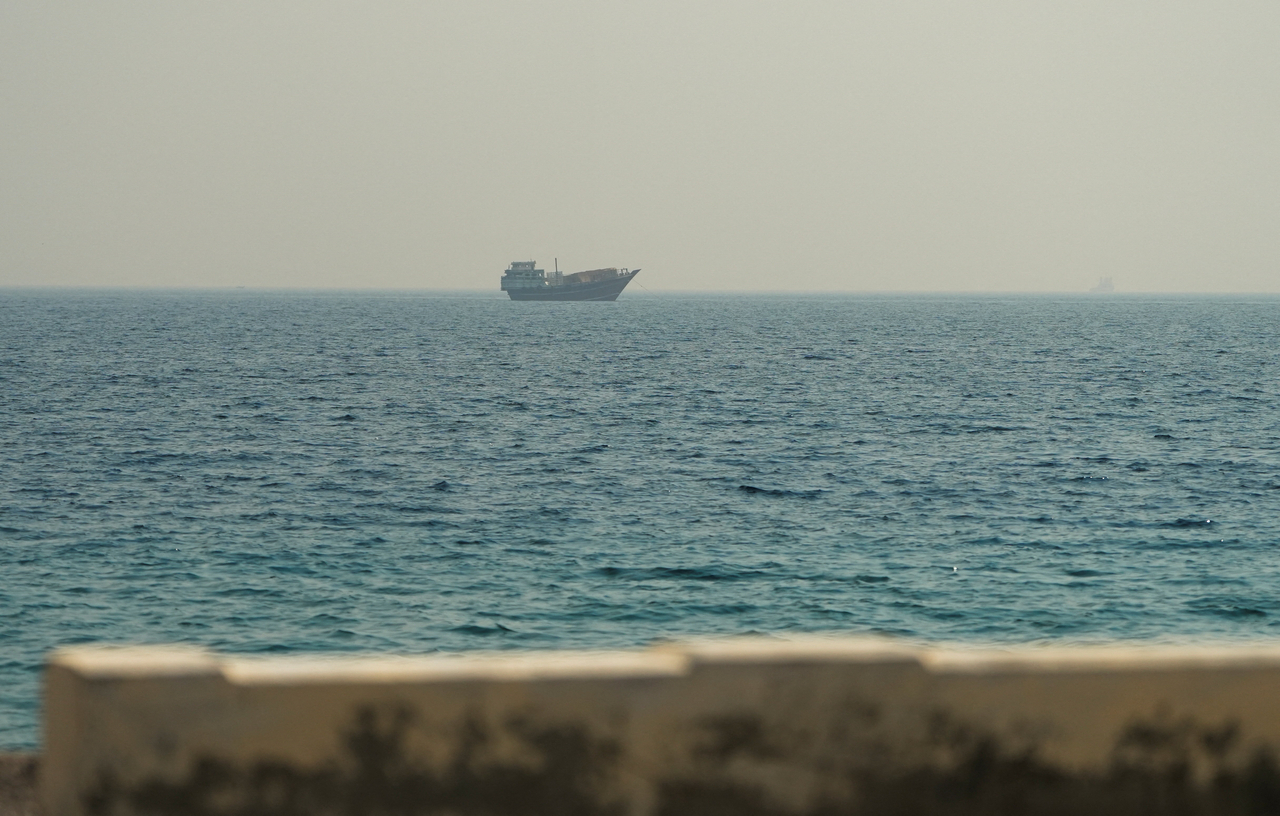 A vessel at the Strait of Hormuz, as seen from Musandam, Oman, Thursday (Reuters-Yonhap)