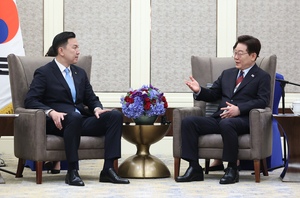 Lee meets Mongolia's No. 2 and No. 3 to advance 'Golden Age' vision