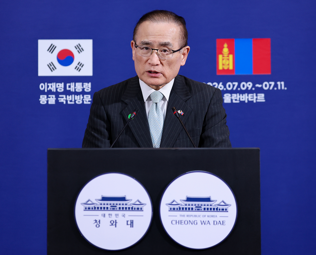 National Security Advisor Wi Sung-lac briefs South Korean reporters on President Lee Jae Myung’s state visit to Mongolia at the Korean press center in Ulaanbaatar, Mongolia, on Thursday. (Yonhap)