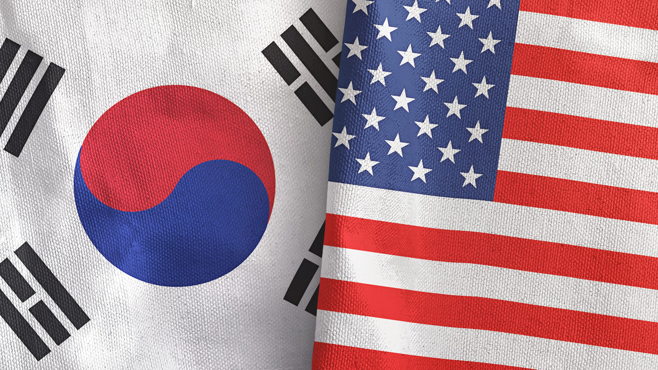 Flags of South Korea and the United States (123rf)