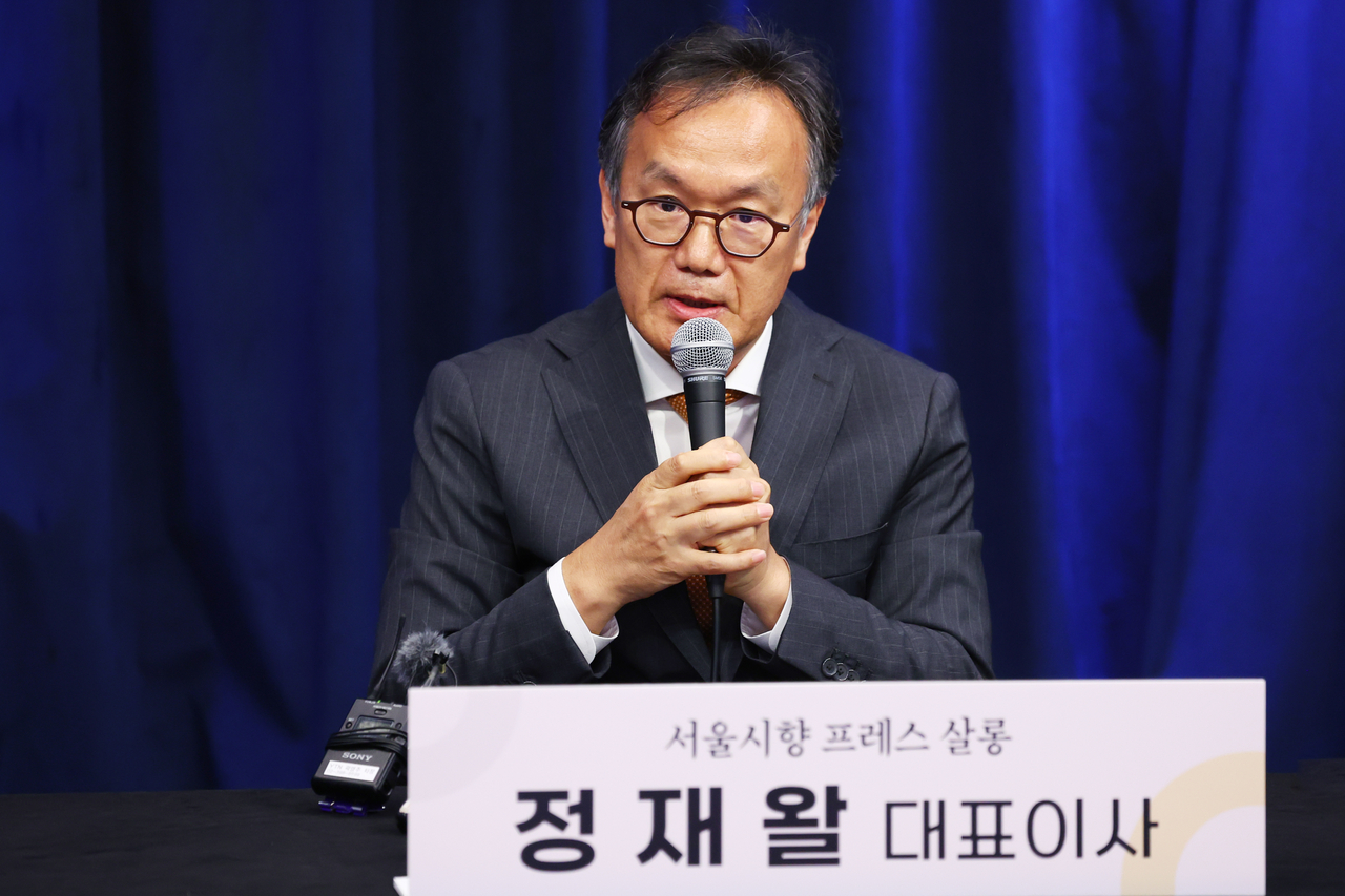 Jung Jae-wal, CEO of the Seoul Philharmonic Orchestra, talks about the orchestra's planned participation in Prague Spring Festival in 2027 on Wednesday in Seoul. (Yonhap)