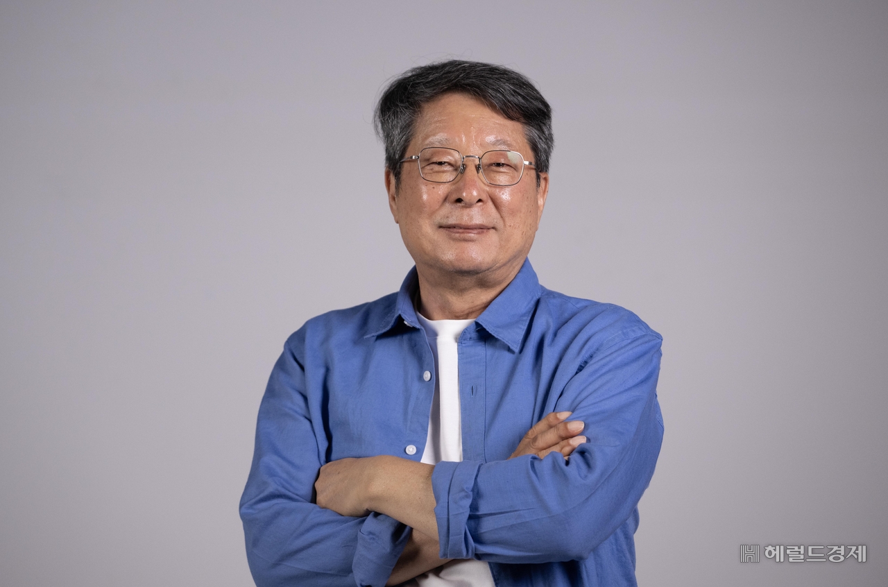 Cho Sung-nam, president of the Korean Academy of Forensic Psychiatry, speaks during an interview at Herald Square in Yongsan-gu, Seoul, on Wednesday morning. (Lee Sang-sub/The Korea Herald)