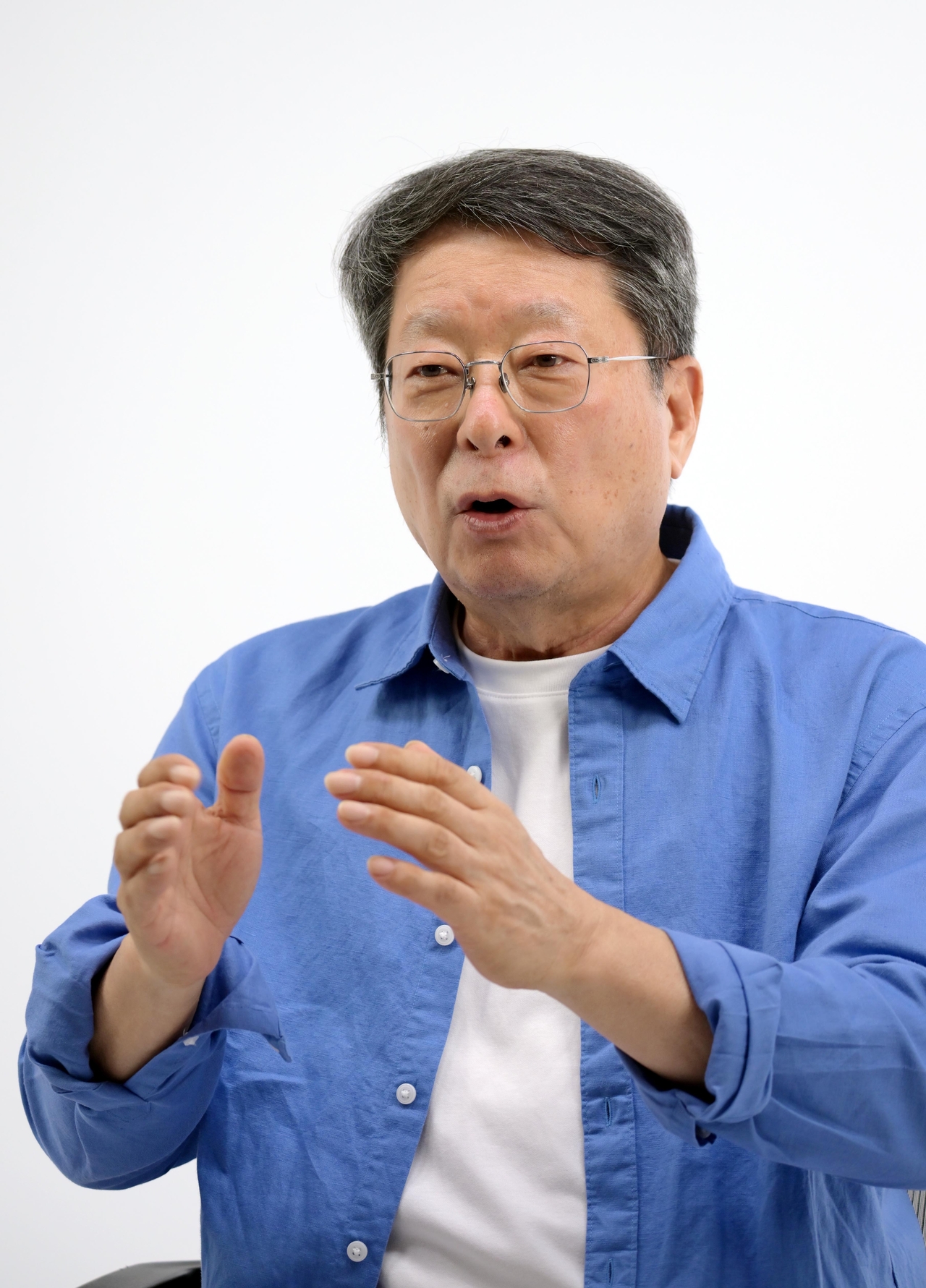 Cho Sung-nam, president of the Korean Academy of Forensic Psychiatry, speaks during an interview at Herald Square in Yongsan-gu, Seoul, on Wednesday morning. (Lee Sang-sub/The Korea Herald)