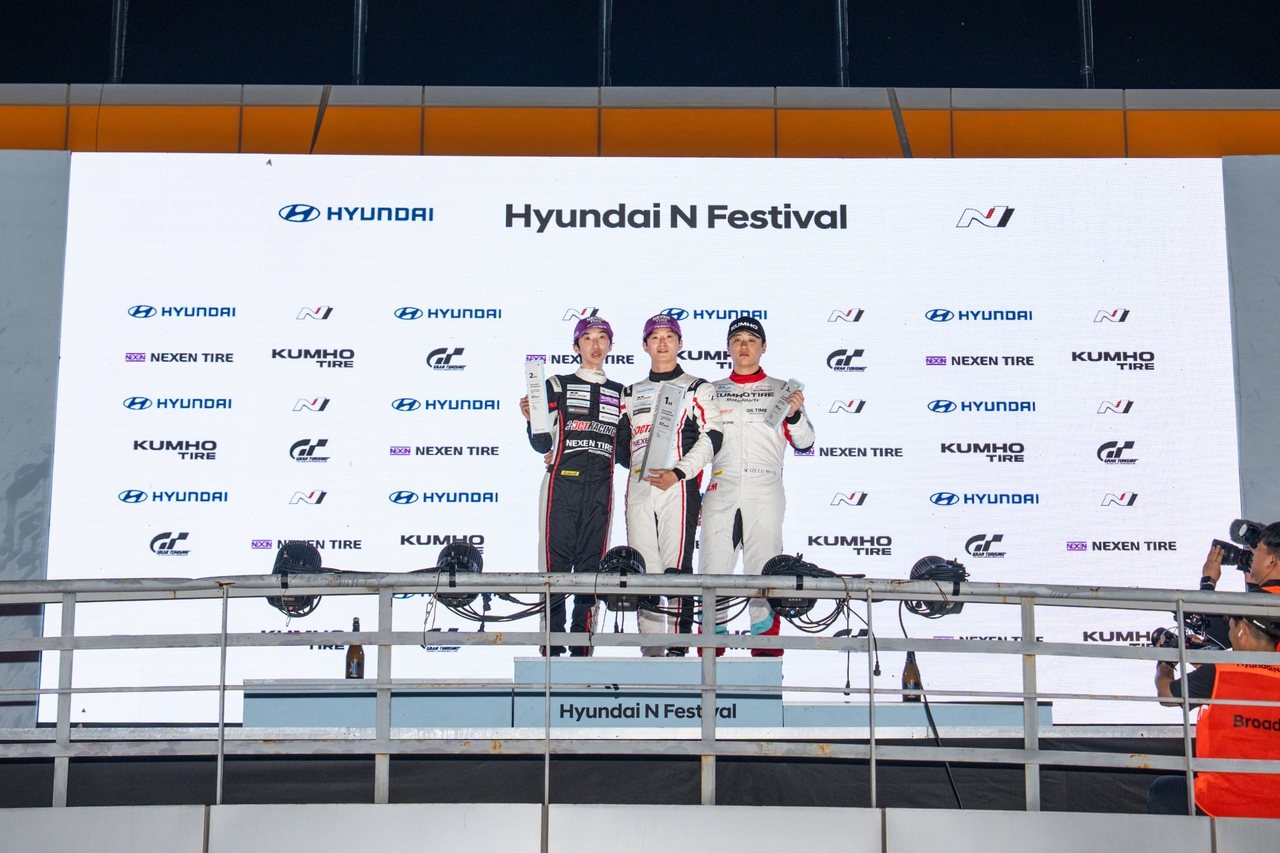 DCT Racing's Kim Gyu-min (left), Kim Young-chan (center) and Lee Chang-wook of Kumho SLM pose for a photo after the race. [Nexen Tire]
