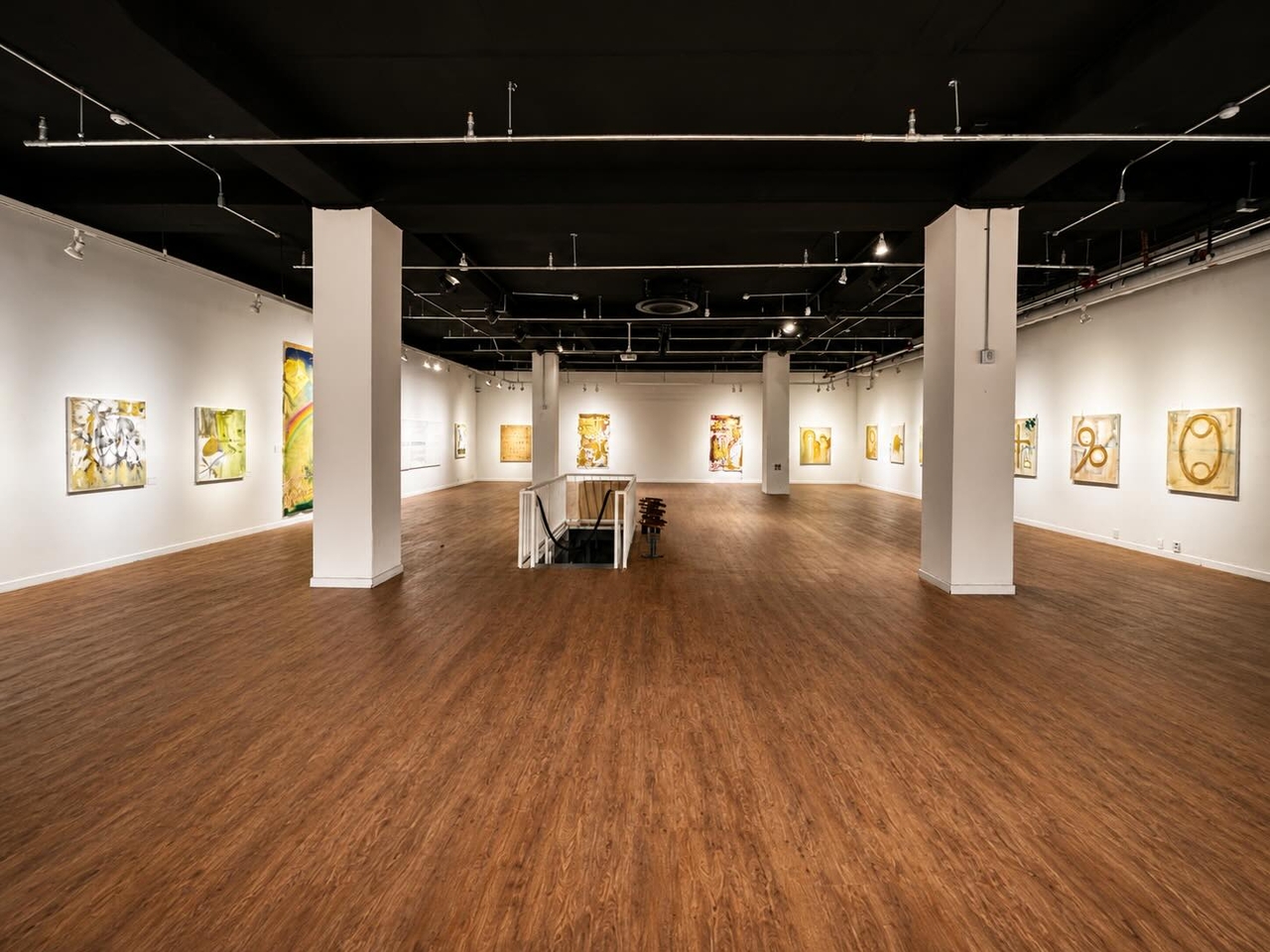 30 paintings by the Patron family, centered on the theme of love, are on display at the Geumboseong Art Center in Pyeongchang-dong, Jongno District, Seoul. (Courtesy of Patron)