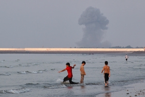 US Strikes Iran for Third Night as Iranian Missiles Kill Tanker Crewman in Hormuz