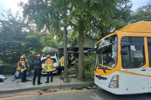 분당 정자역서 벤츠가 인도로 돌진, 길 걷던 30대 男 사망