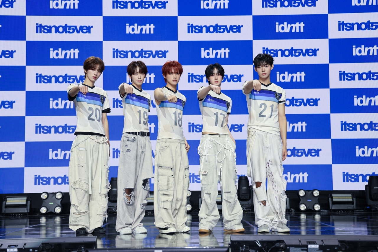 Members of Itsnotover, boy group Idntt's newest unit, pose during a media showcase at Blue Square Woori Won Banking Hall in Yongsan-gu, central Seoul, Monday. (Modhaus)