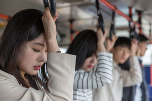 버스에서 나오는 라디오 어떡하지?…“꺼달라” 민원에 서울시 “어렵다”