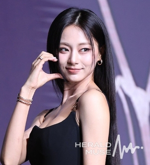 트와이스 쯔위, JYP 떠나나…“재계약 논의 중”
