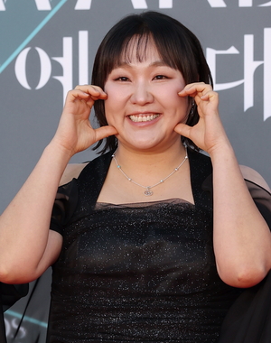 이수지, 성대결절로 수술…“건강 회복 후 복귀할 것”