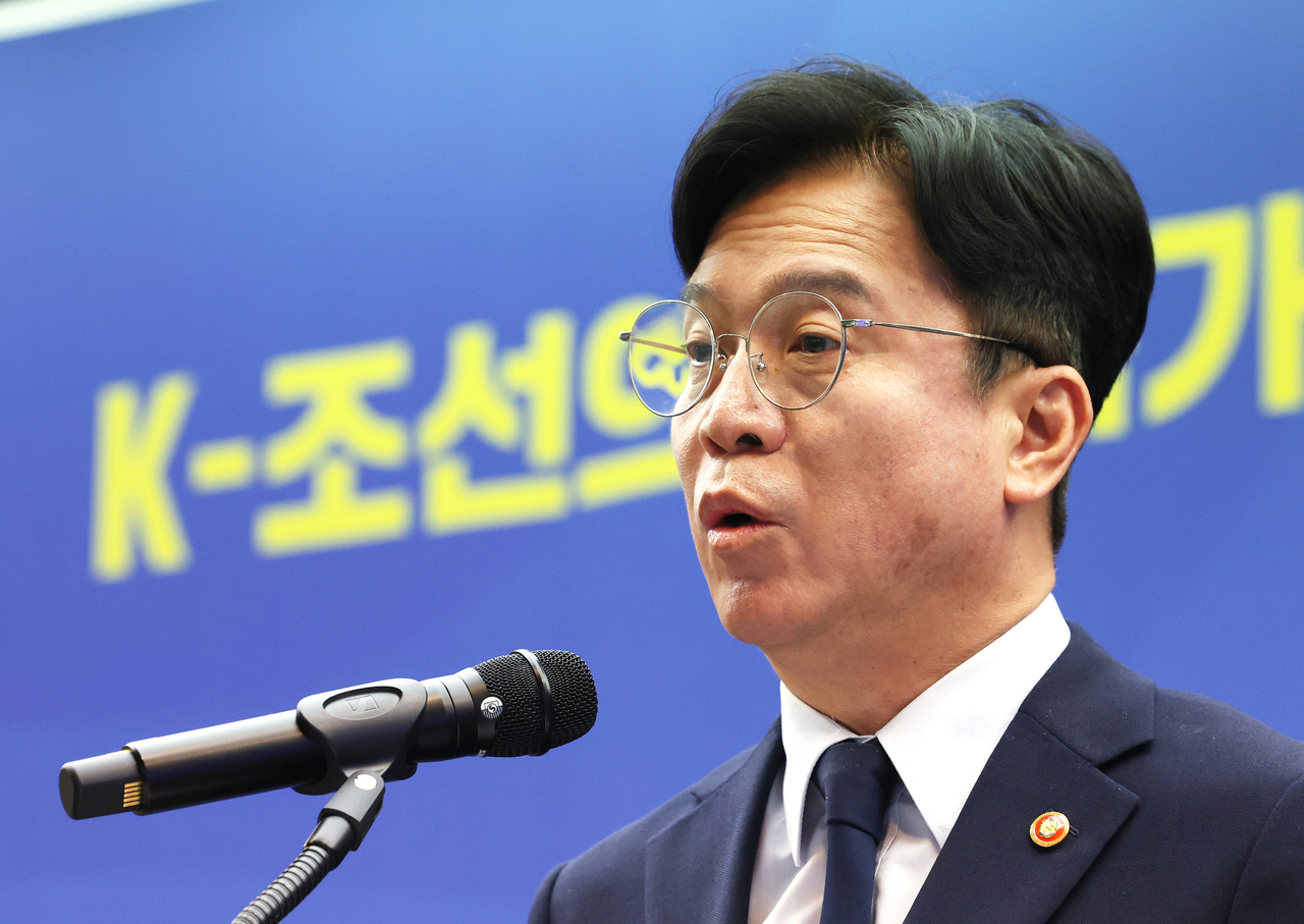 Minister of Employment and Labor Kim Young-hoon delivers opening remarks at the forum. [Yonhap]