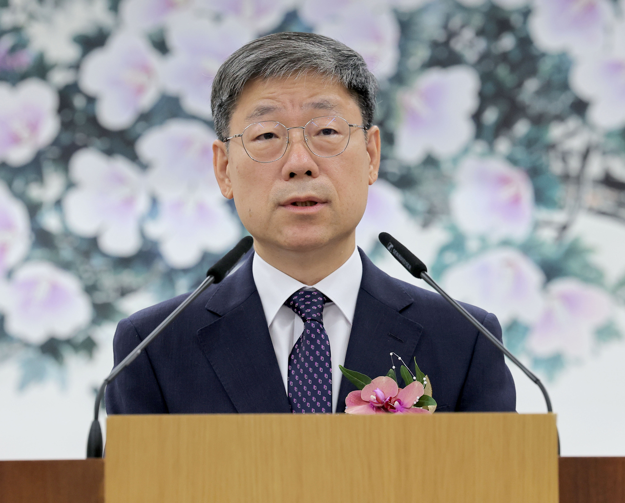 노경필 신임 법원행정처장(대법관)이 14일 서울 서초구 대법원에서 열린 취임식에서 취임사를 하고 있다. [연합]