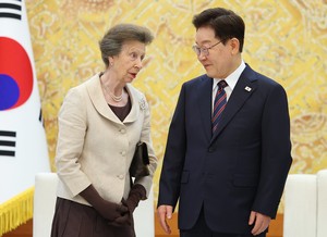 Princess Anne visits Cheong Wa Dae